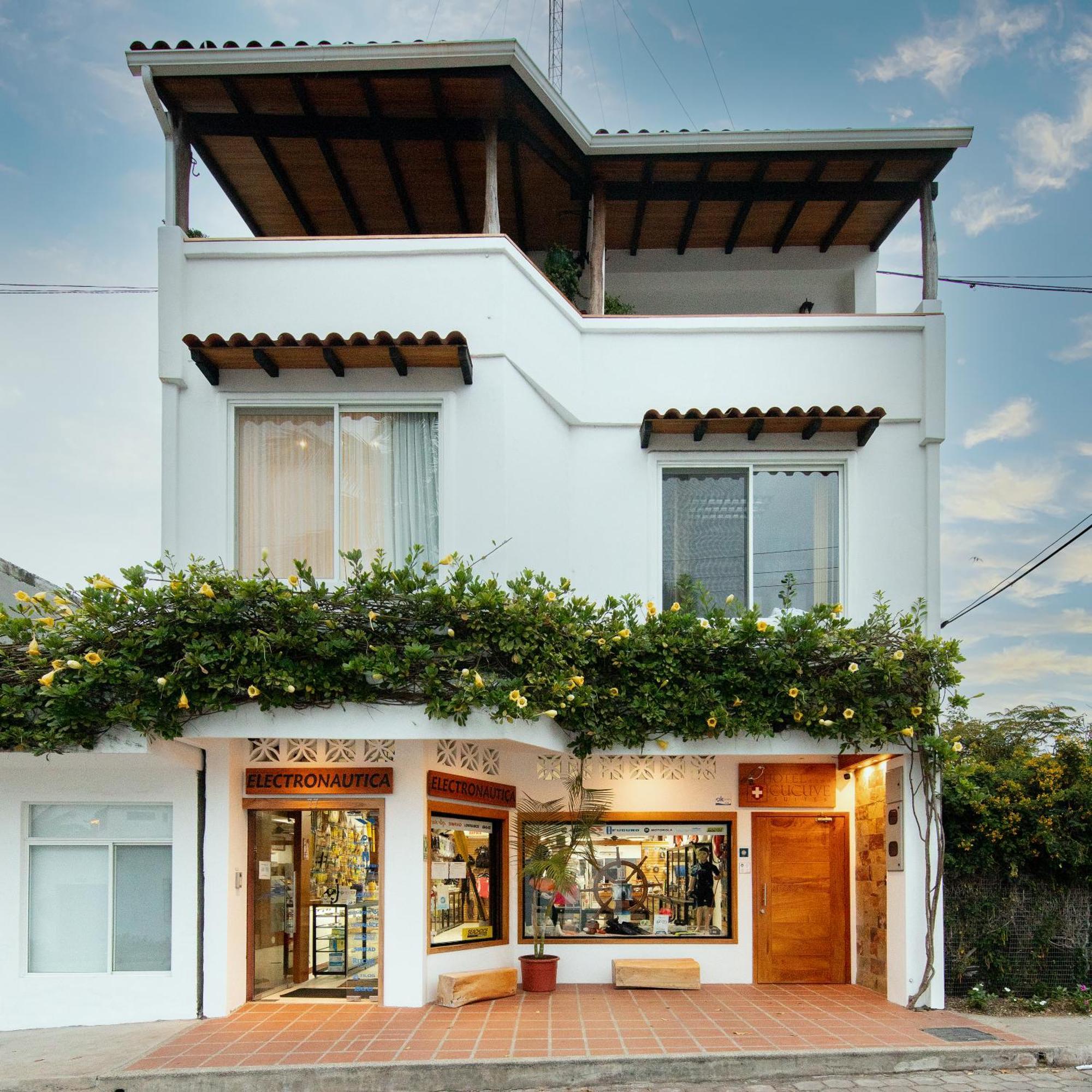 Hotel Cucuve Puerto Ayora  Buitenkant foto