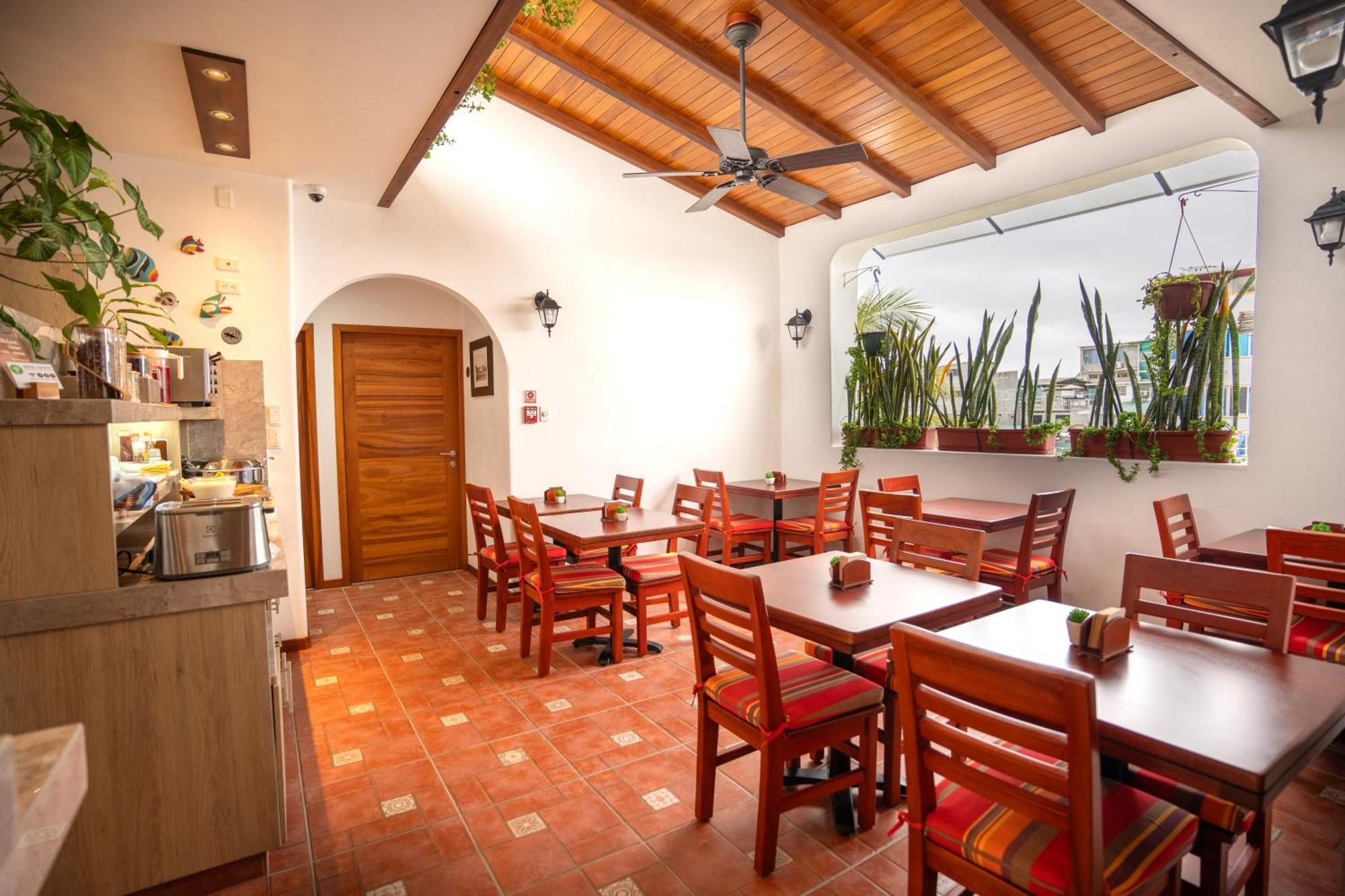 Hotel Cucuve Puerto Ayora  Buitenkant foto
