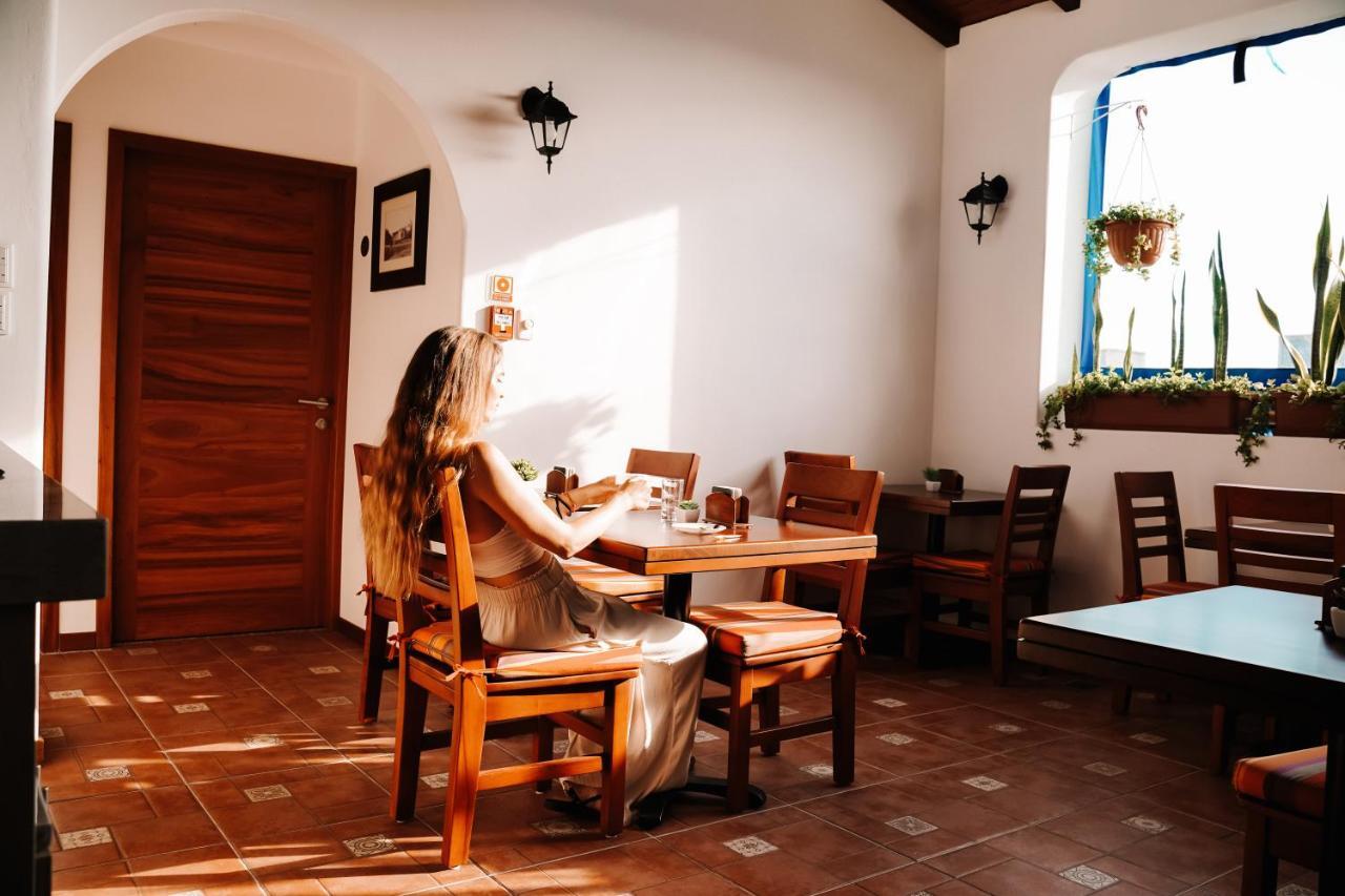 Hotel Cucuve Puerto Ayora  Buitenkant foto